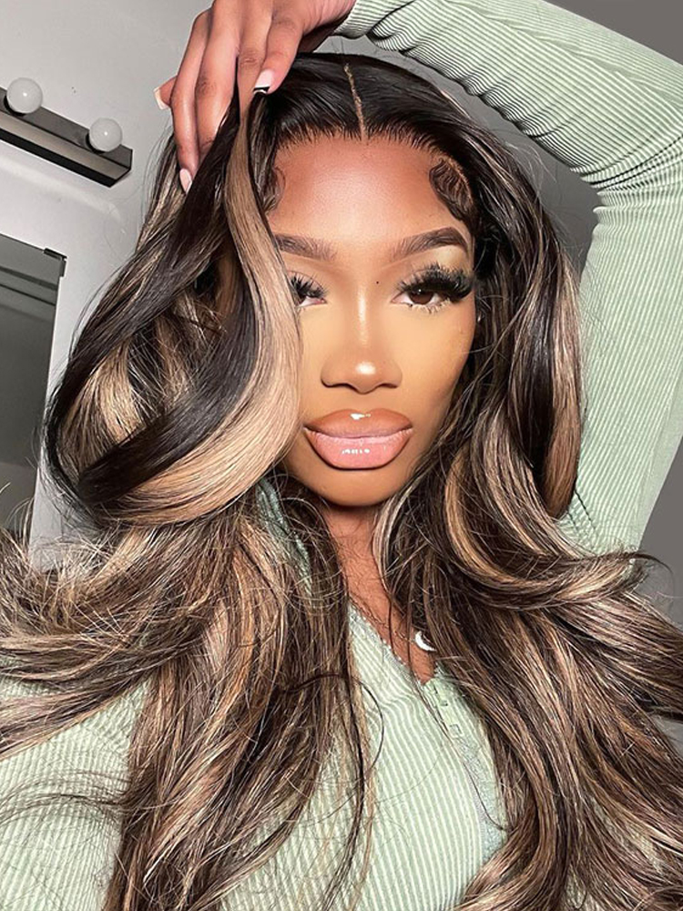 Body Wave Wig With Honey Blonde Highlights